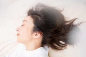 ぐっすり寝るための３つの呼吸法とは？快眠を手に入れる寝具についてもご紹介！