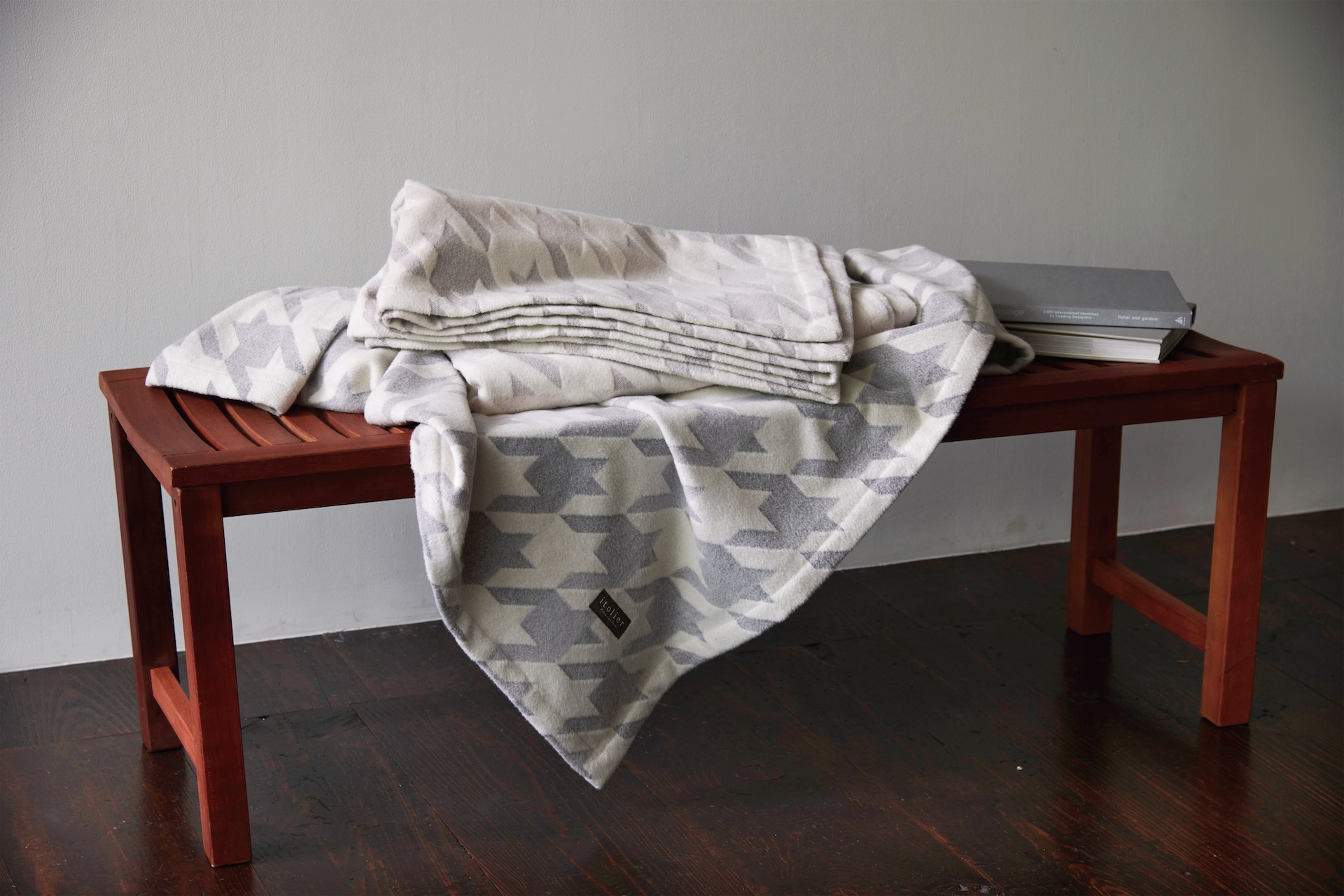 イトリエ　カシミヤ混ブランケットの画像