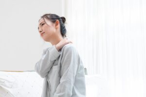 首が痛いのは枕が原因？3つの理由と理想の枕を見つける方法
