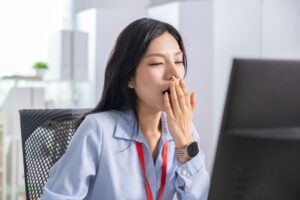 季節の変わり目に眠いのはなぜ?原因や対策・見直したい睡眠環境を解説